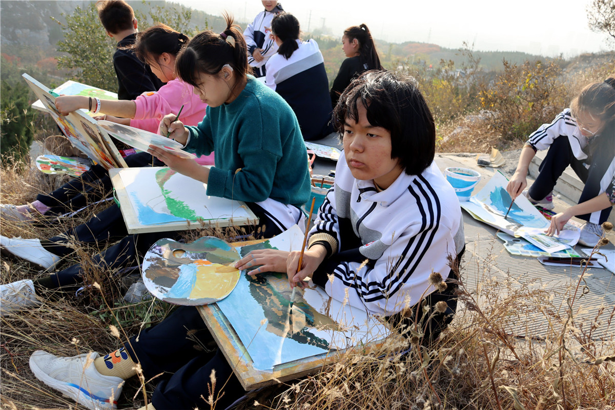 山中尋秋色 畫(huà)筆繪美景