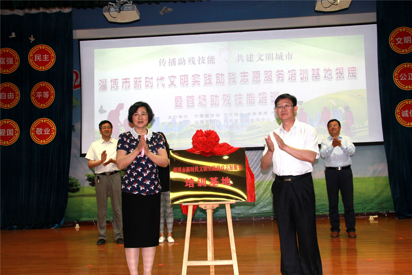 喜報:市特教中心手語志愿隊當選2021“感動淄博”年度人物