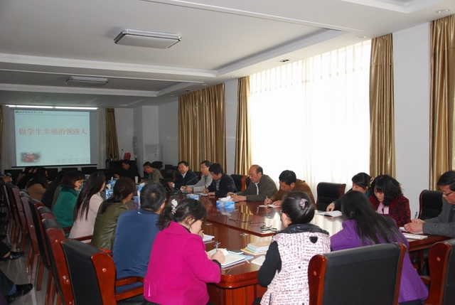 學(xué)校中心組2013年第2次理論學(xué)習(xí)會召開