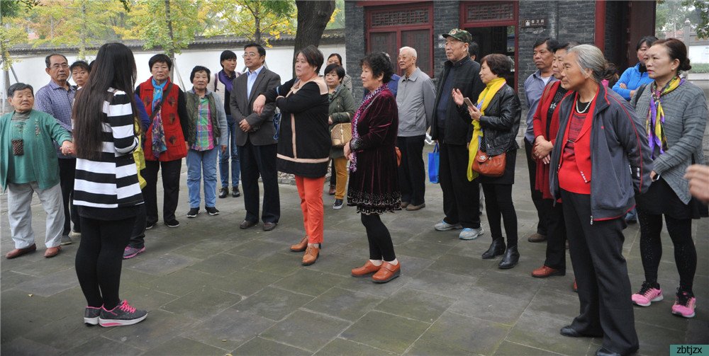 市特教中心組織退休教職工開展廉潔家風現(xiàn)場教育活動