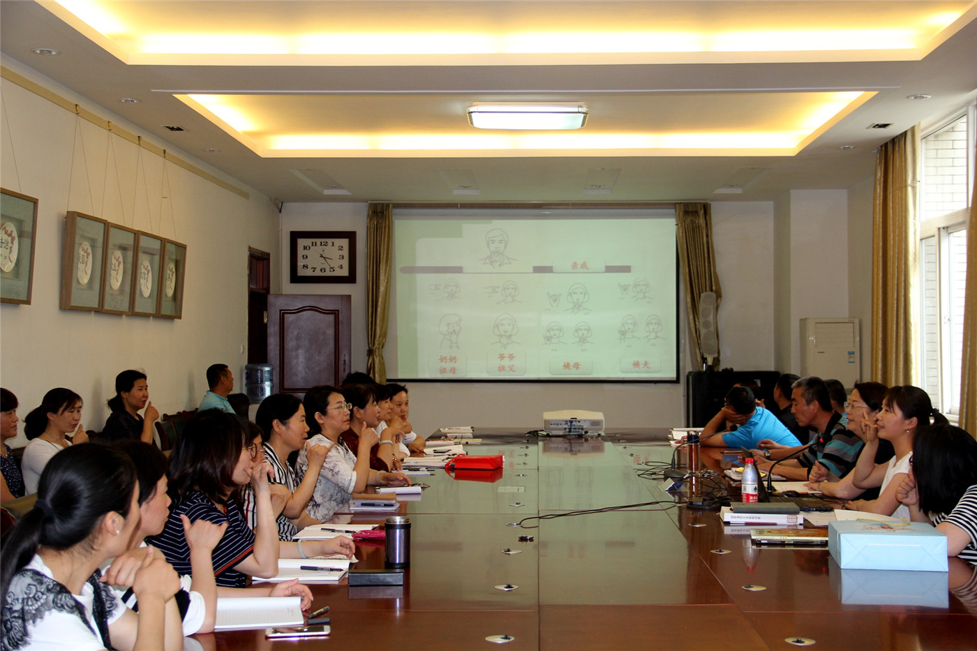 市特教中心組織《國(guó)家通用手語(yǔ)》《繪本教學(xué)》專(zhuān)題培訓(xùn)