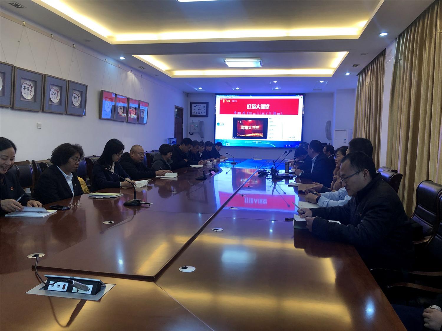 市特教中心開展“不忘初心、牢記使命”主題教育講專題黨課