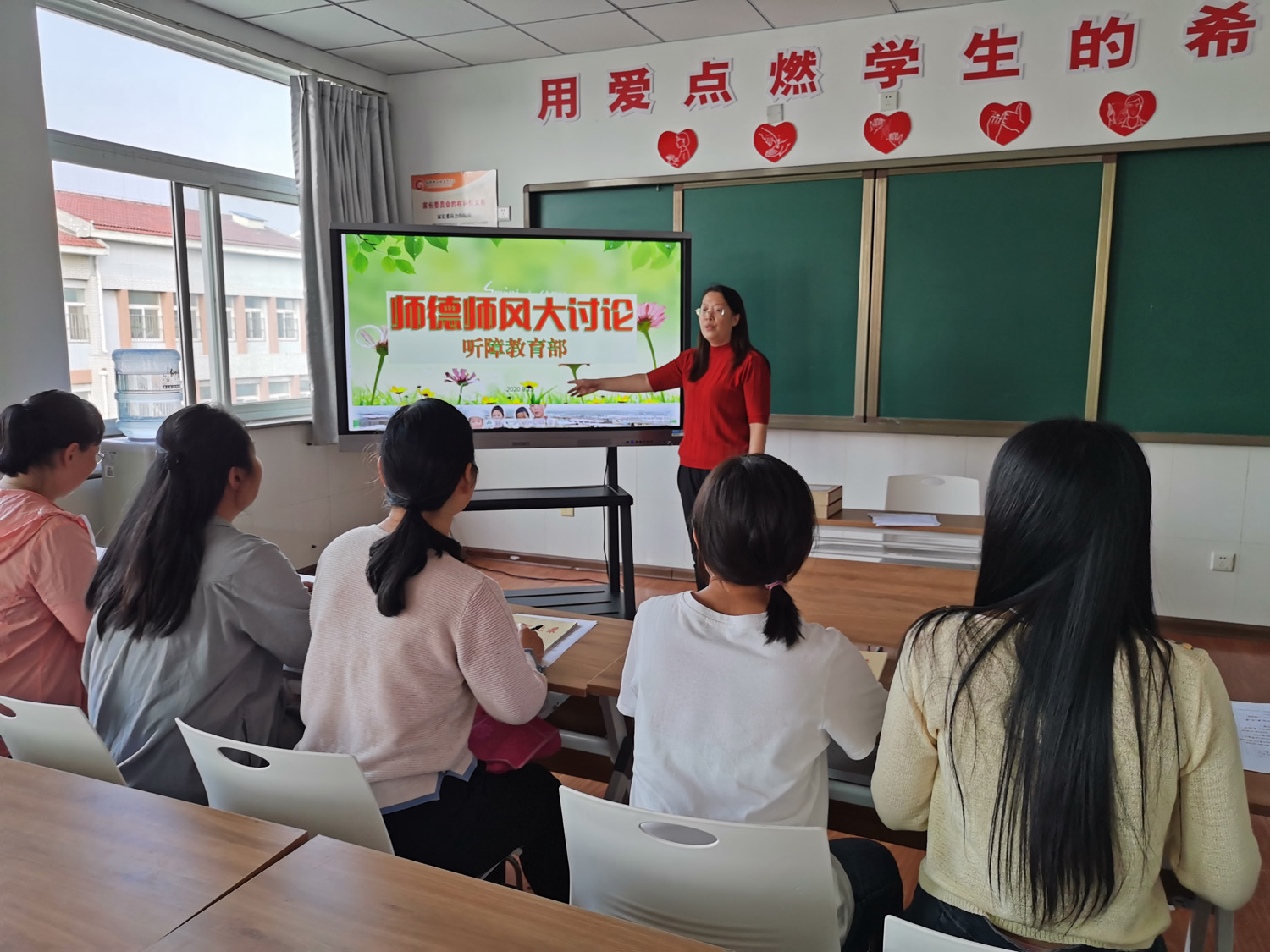 淬煉師德師能 踐行育人使命 扎實(shí)推進(jìn)師德師風(fēng)建設(shè)