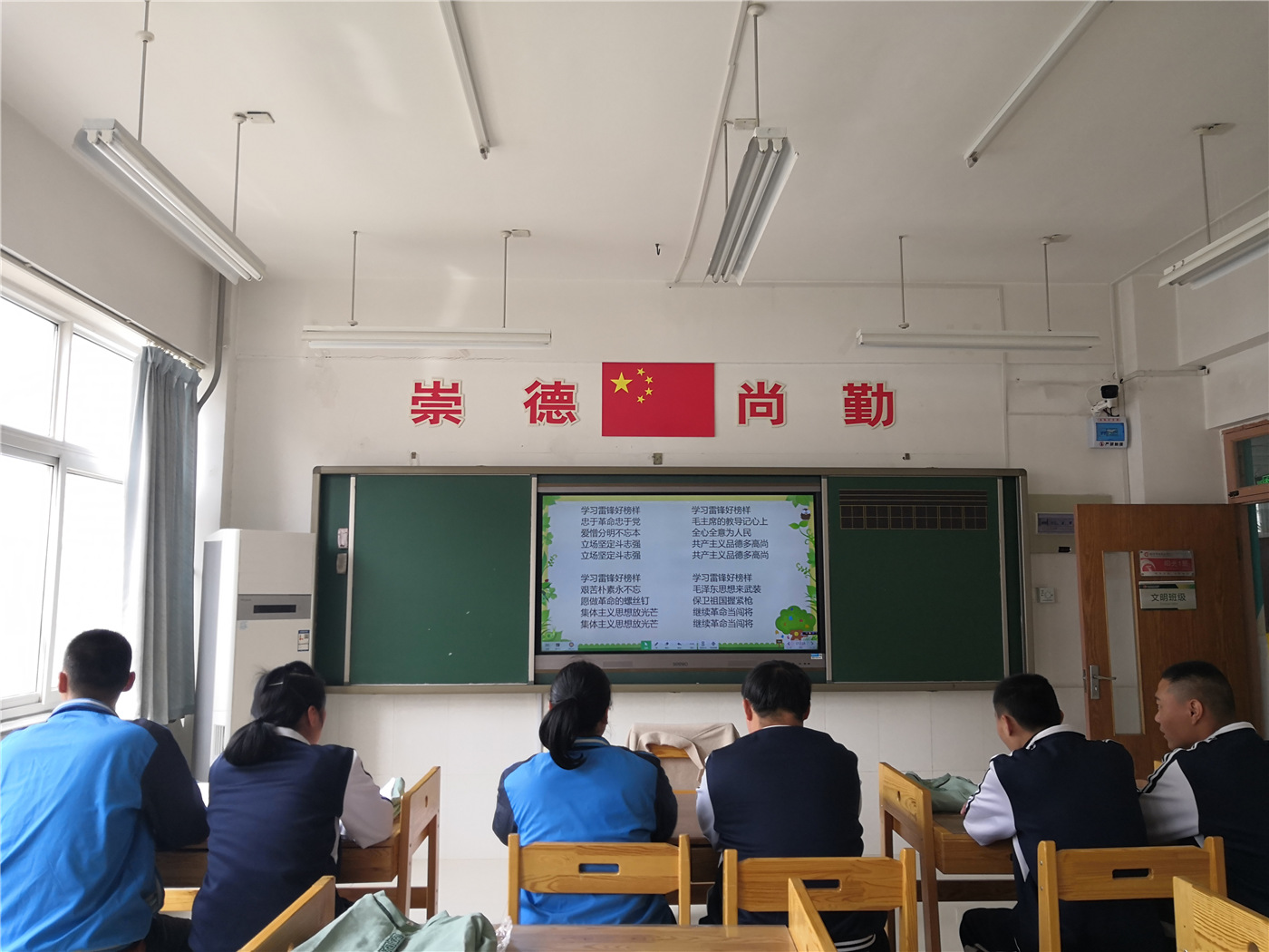 市特教中心組織開展“學(xué)黨史，感黨恩，永遠(yuǎn)跟黨走”主題教育活動