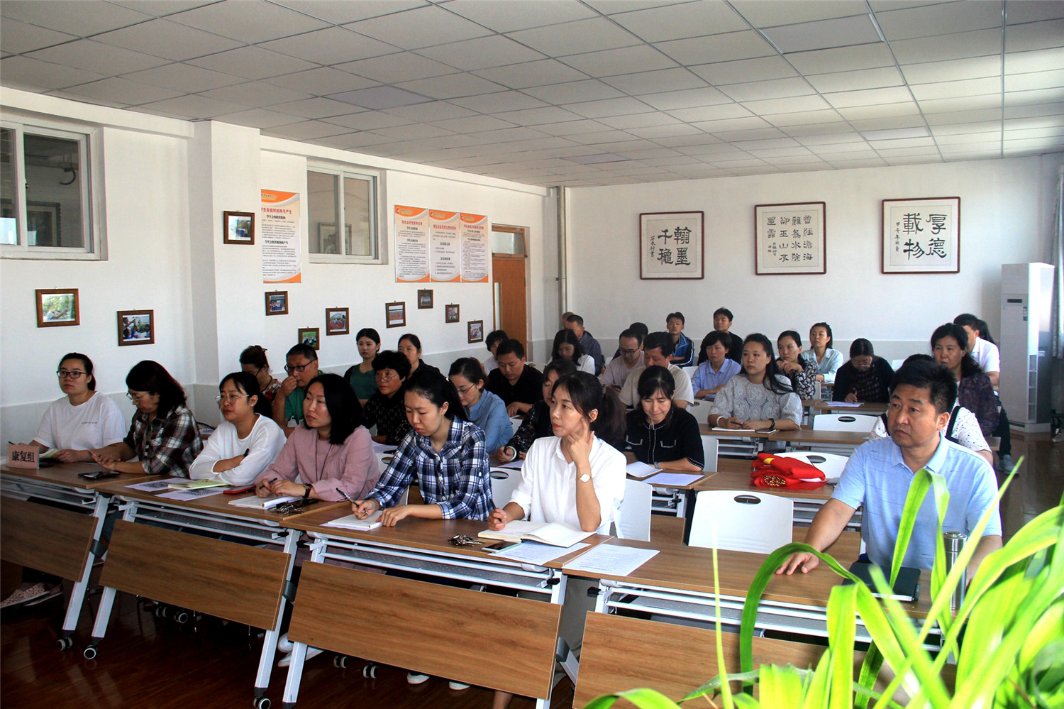 紅旗飄飄，手語“唱”中華