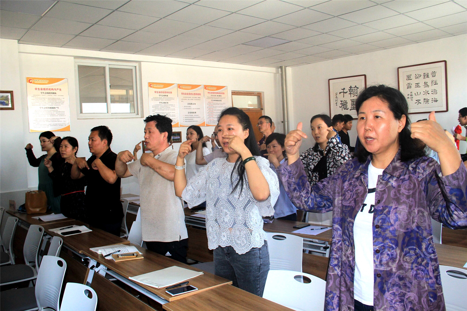 紅旗飄飄，手語“唱”中華