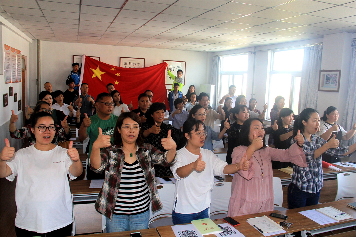 紅旗飄飄，手語“唱”中華