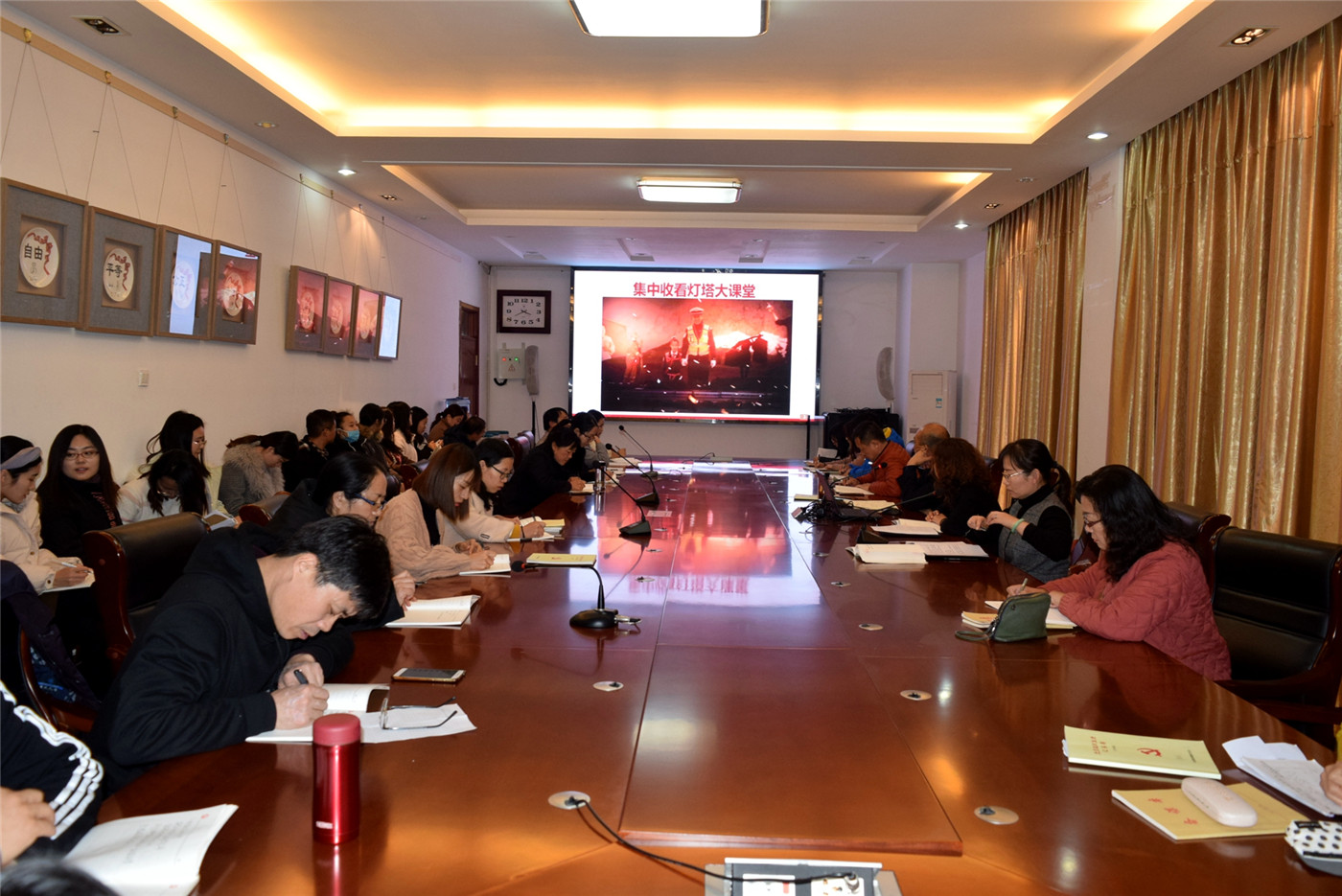 第三黨支部召開“不忘初心，牢記使命”專題黨課