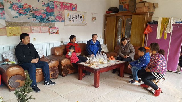 精準(zhǔn)資助 關(guān)愛成長(zhǎng)---學(xué)校舉行貧困生家訪活動(dòng)