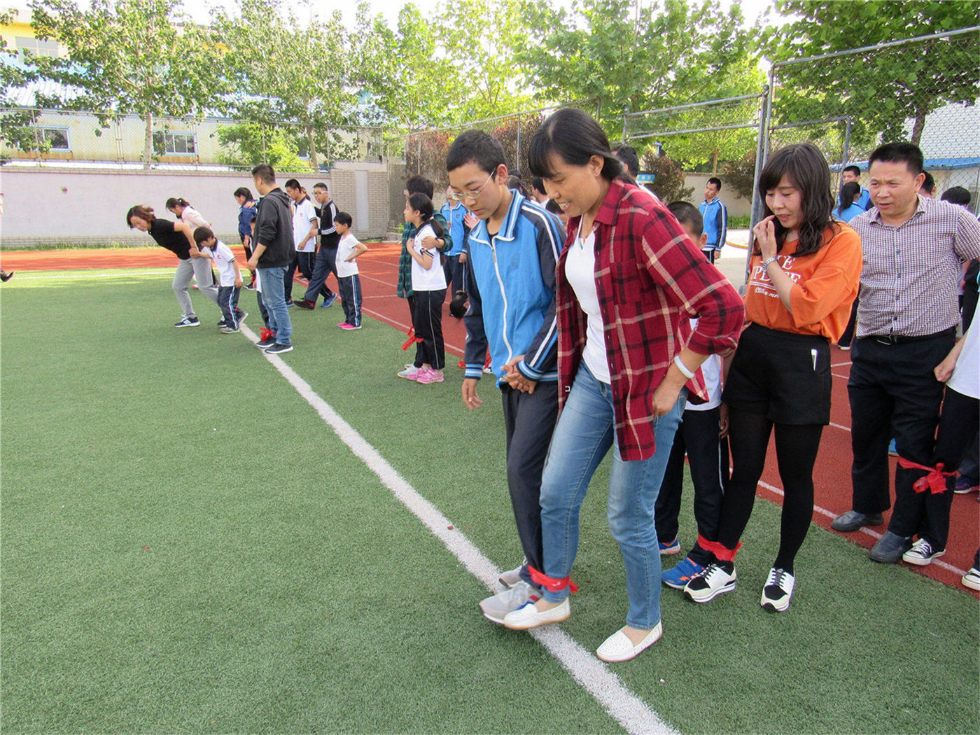 學(xué)科展示顯風(fēng)采，陽光體育促成長