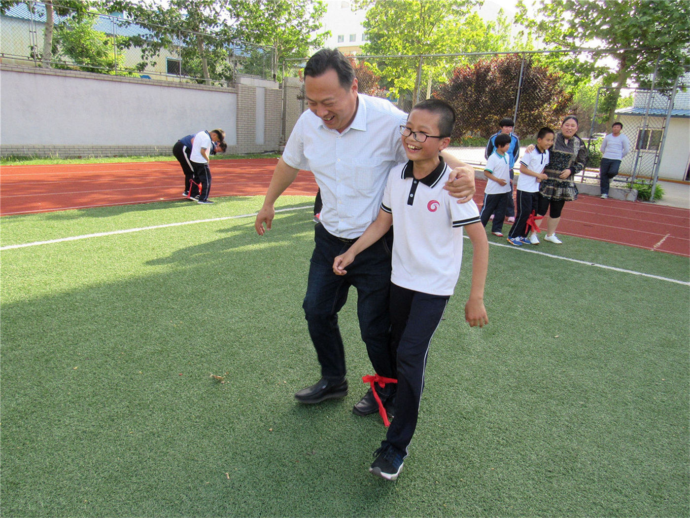 學(xué)科展示顯風(fēng)采，陽光體育促成長