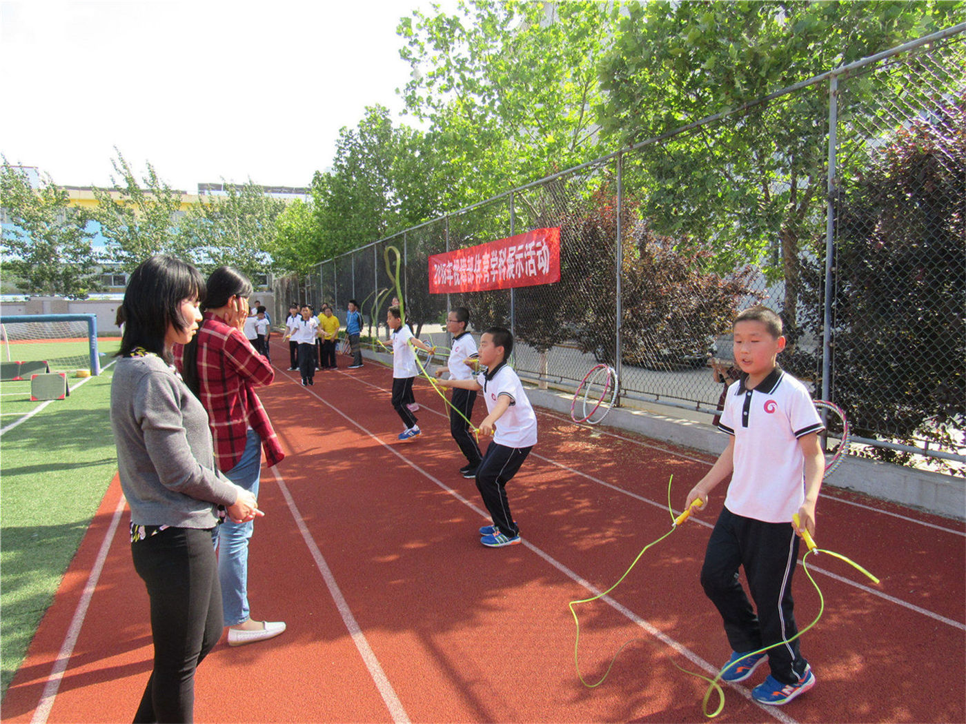 學(xué)科展示顯風(fēng)采，陽光體育促成長