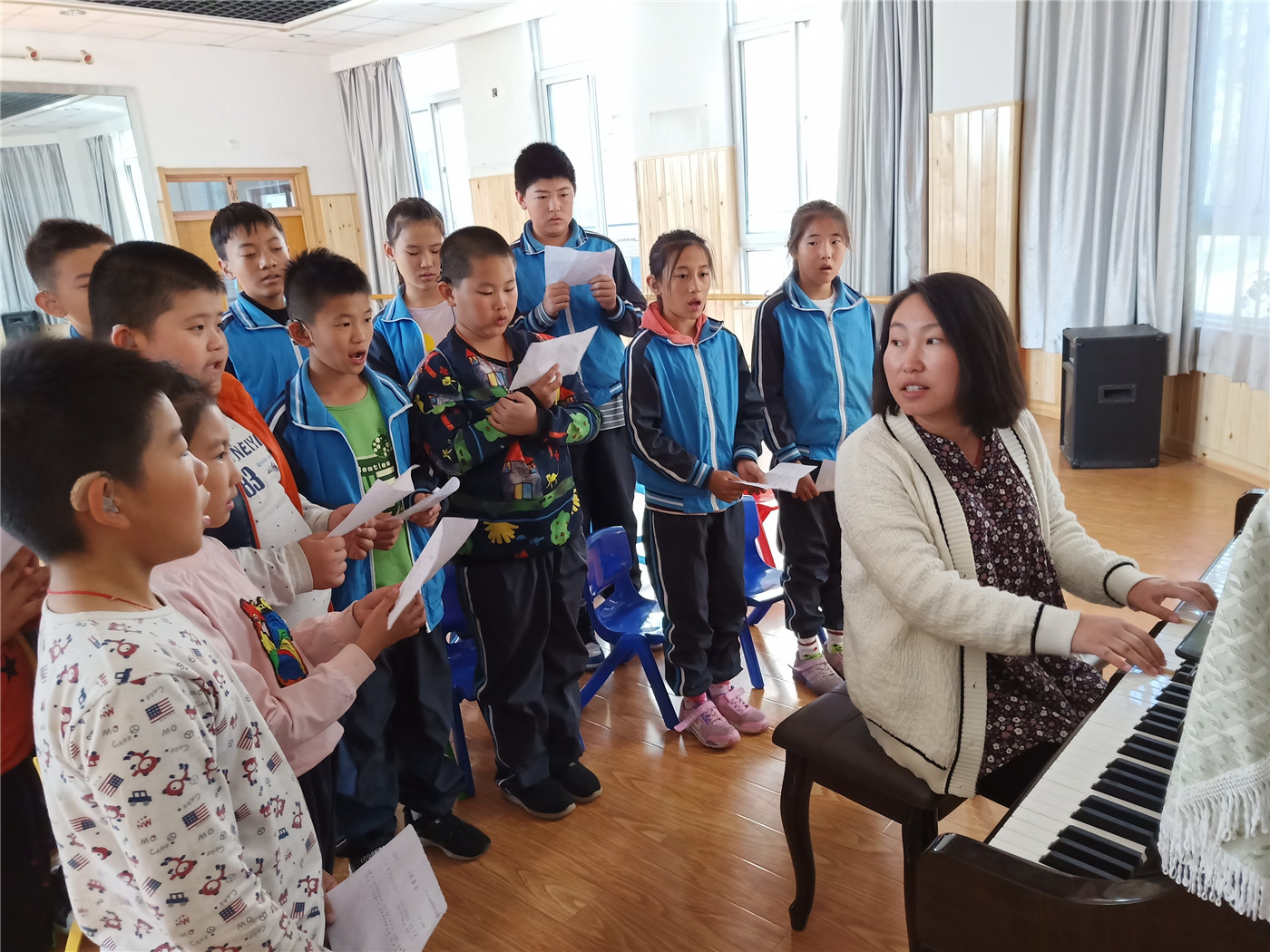 用音樂把小耳朵叫醒 聾兒音樂課開唱了