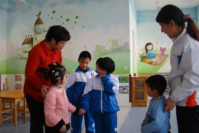 市特教中心組織盲聾學(xué)生手拉手聯(lián)誼活動