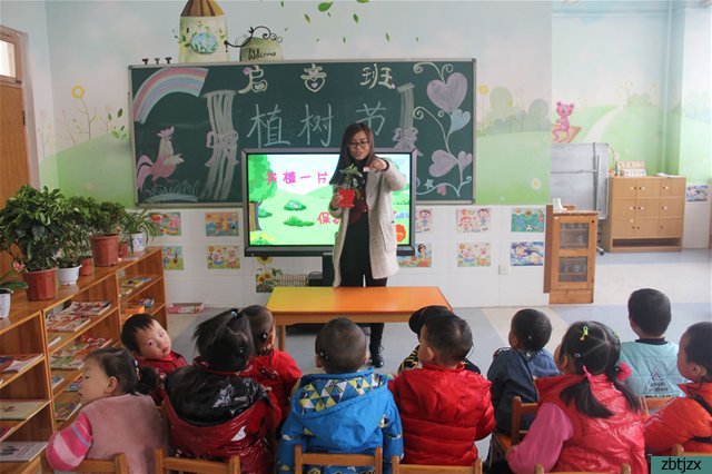 春暖花開季 我與小樹共成長(zhǎng)