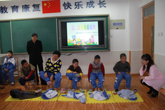 我校組織開展“愛，讓星星亮起來”自閉癥日主題活動(dòng)