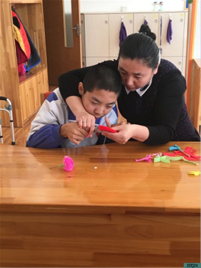 三月春風暖 我把花兒送