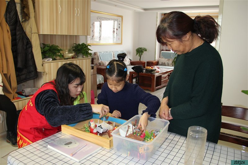 學雷鋒志愿服務隊為重殘兒童送教上門