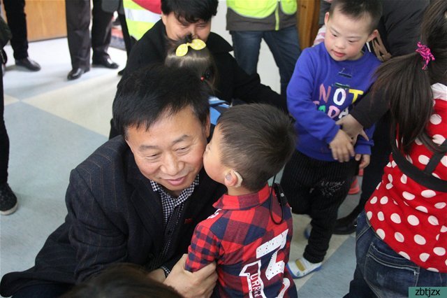 凝聚共識，共創(chuàng)文明--市體育中心、市特教中心文明共建暨綠茵志愿者服務隊愛心服務基地揭牌儀式活動成功舉行