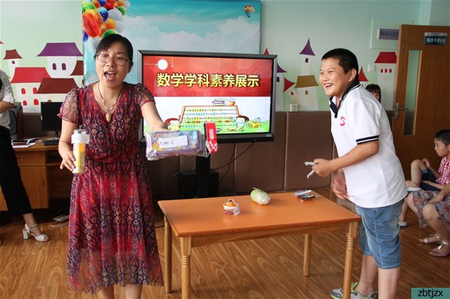 我校舉行“快樂(lè)向前沖”學(xué)科素養(yǎng)展示活動(dòng)