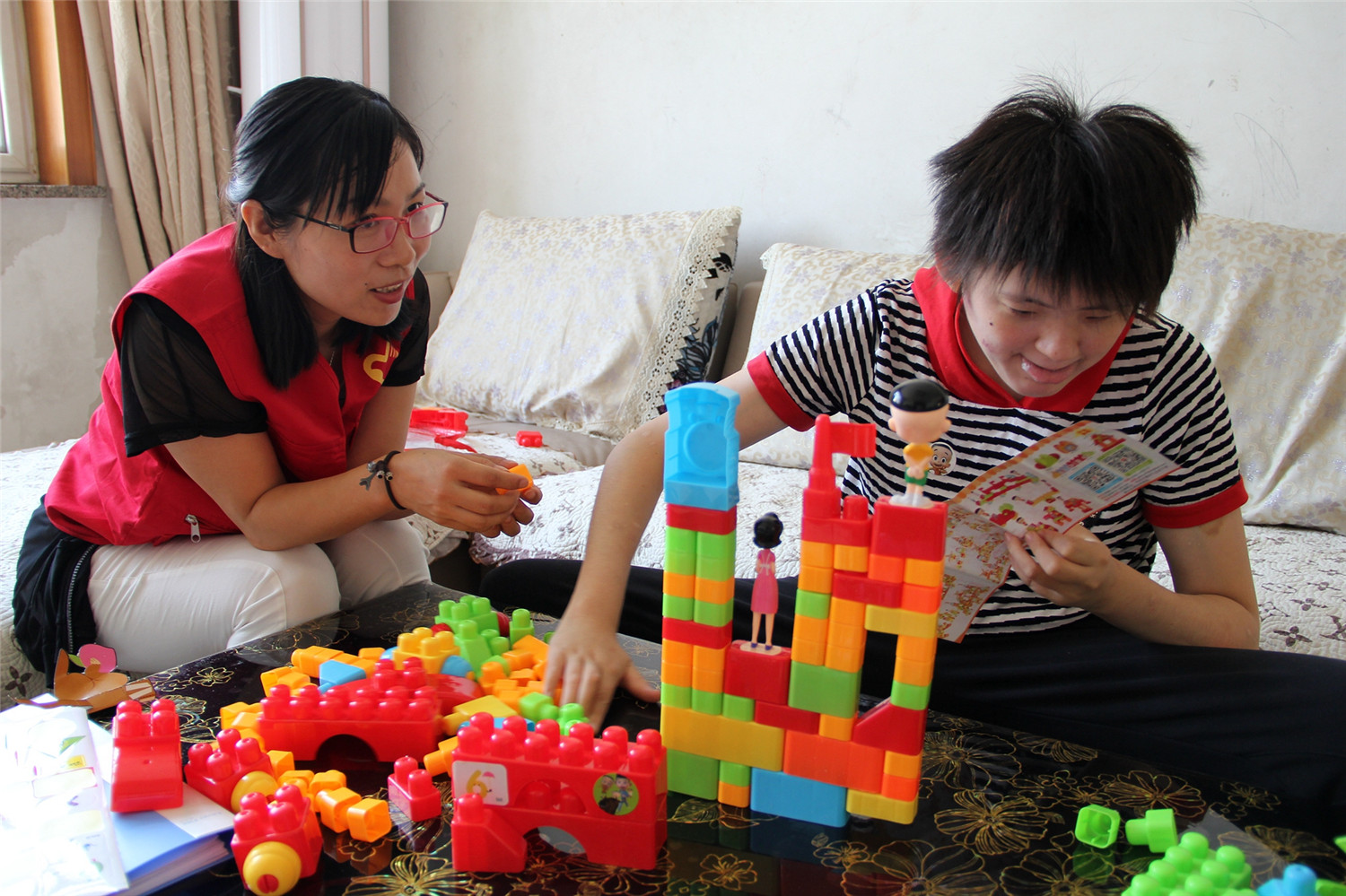 市特教中心開展“迎中秋，慶國慶，溫情一家親”送教上門活動