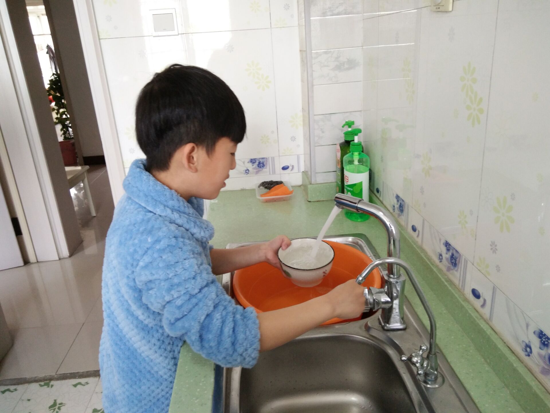 勞動(dòng)充盈身心 實(shí)踐促進(jìn)成長(zhǎng)