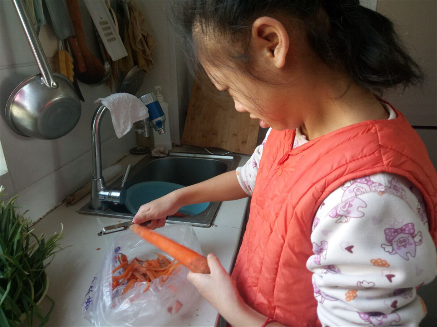 勞動(dòng)充盈身心 實(shí)踐促進(jìn)成長(zhǎng)