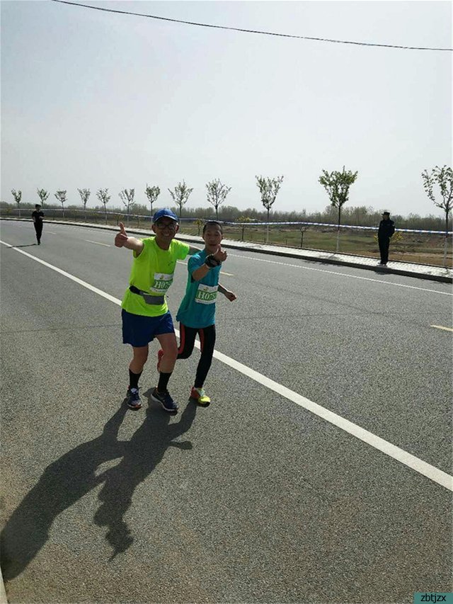奔跑吧少年 ——市特教學(xué)生參加馬拉松比賽