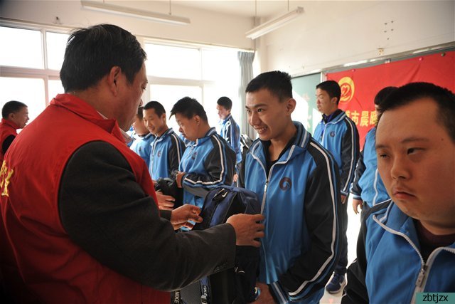 因愛(ài)筑夢(mèng) 你我同行 ——特教獻(xiàn)愛(ài)心 魯網(wǎng)慶祝上線二十周年