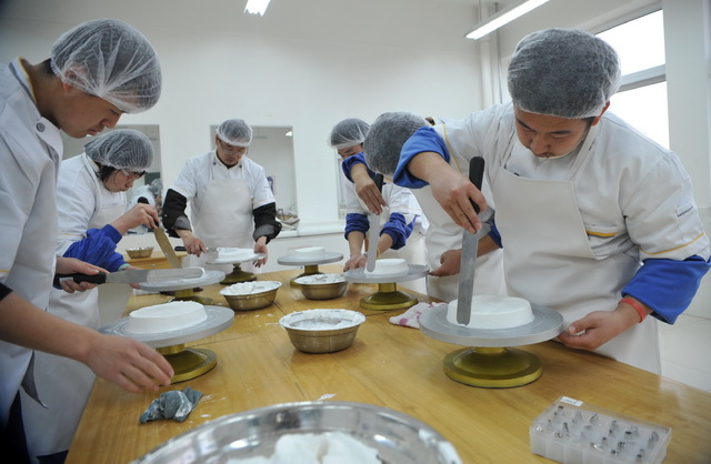 我校職業(yè)教育烘焙專業(yè)開(kāi)課