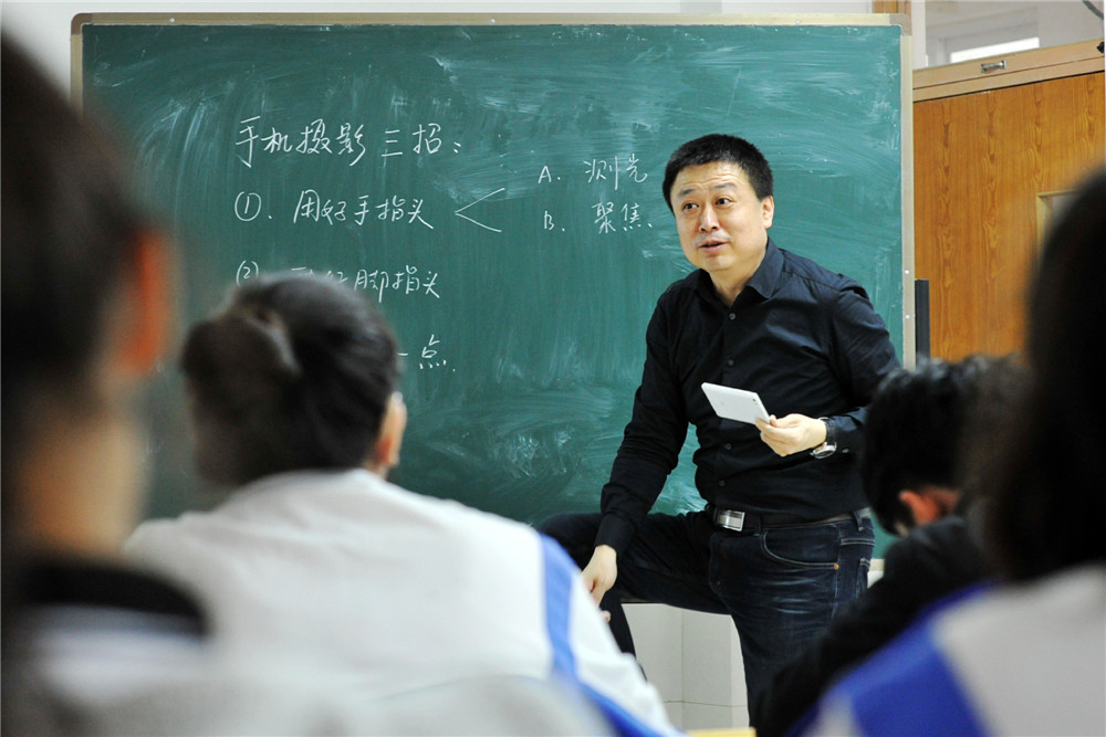 博愛者—退休干部解典心系特校獻愛心