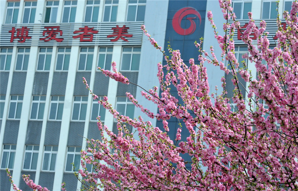 博愛者—退休干部解典心系特校獻愛心