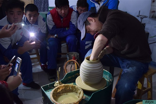 校園添陶藝　大師送藝來(lái)