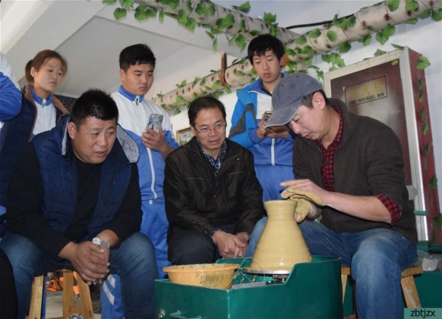 校園添陶藝　大師送藝來(lái)