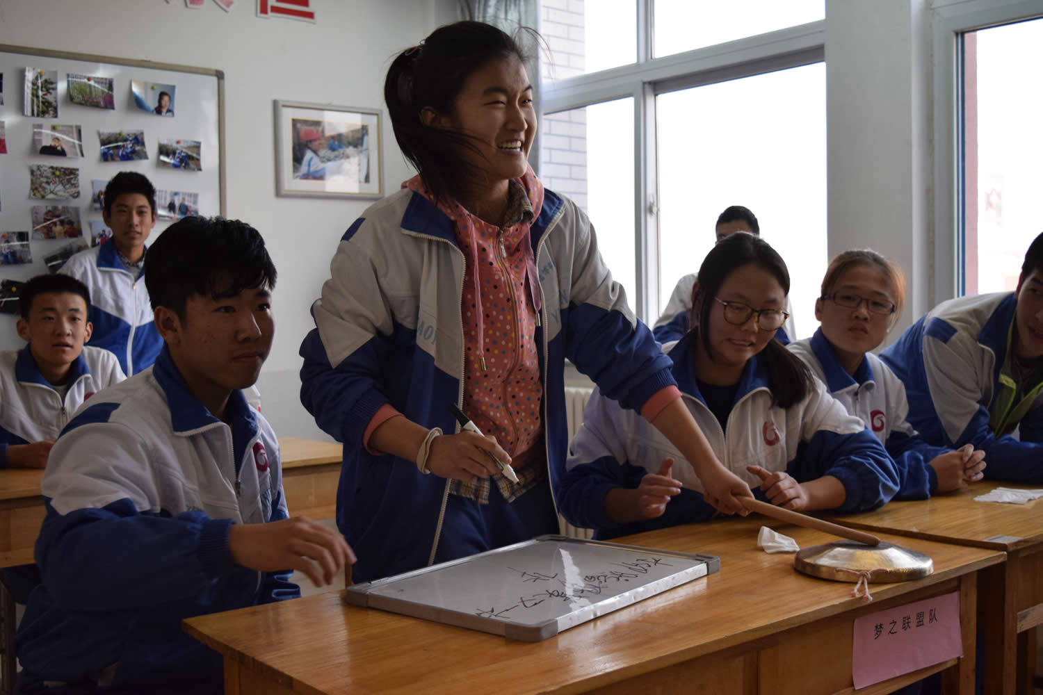 人人傳經(jīng)典 詩詞潤(rùn)心靈