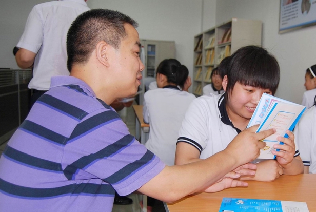 齊魯晚報(bào)張剛大篷車走進(jìn)市特教中心