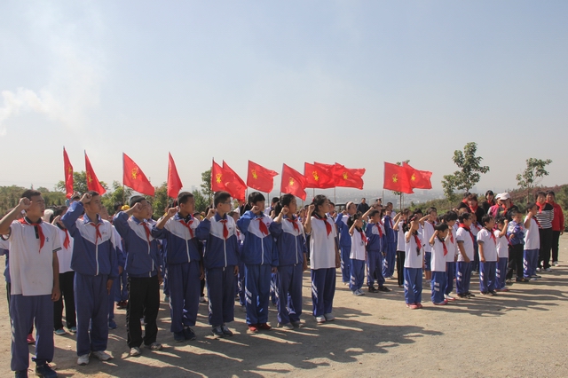 學(xué)校開(kāi)展“走進(jìn)大自然 喜迎建隊(duì)節(jié)”主題實(shí)踐活動(dòng)