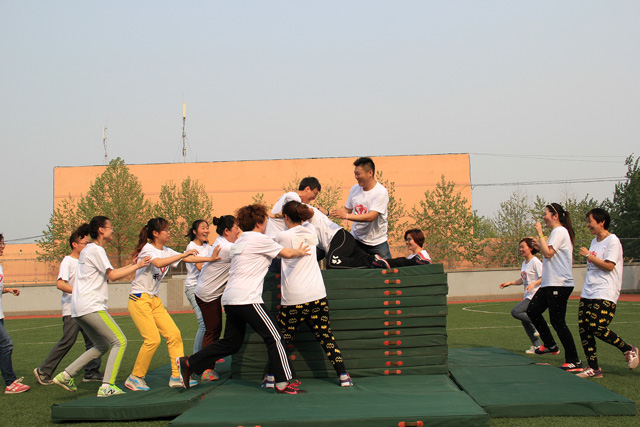 我校組織青年教師戶(hù)外拓展活動(dòng)