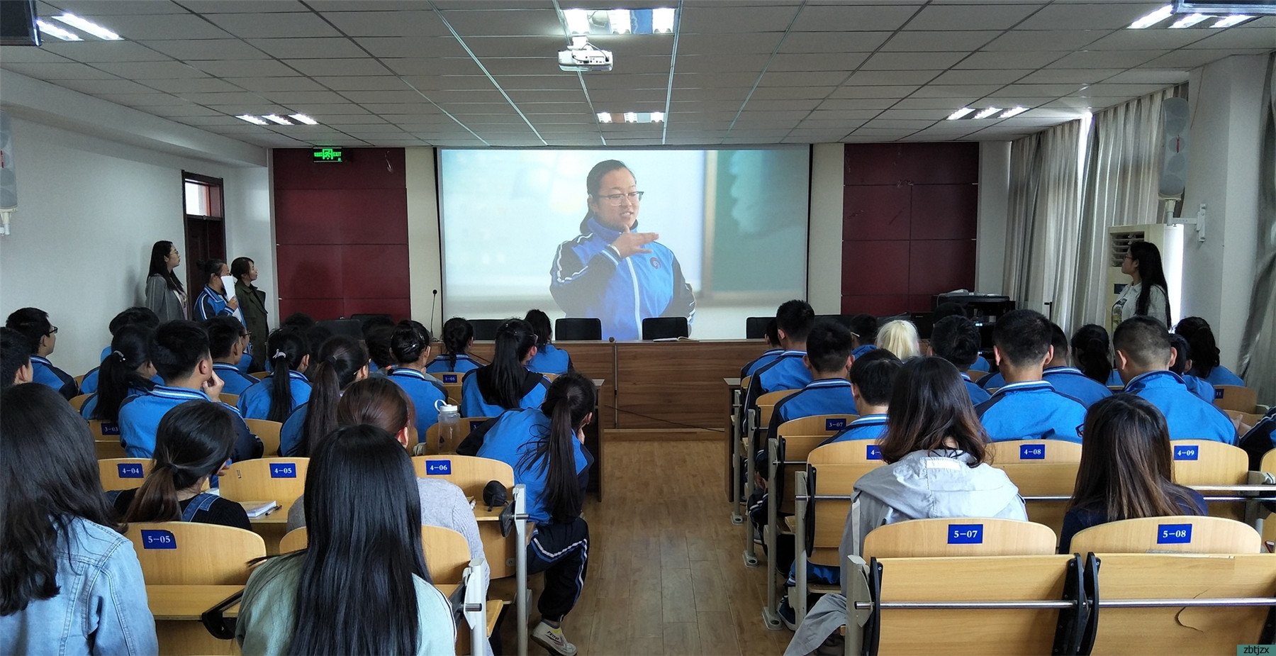 我校開展“不忘初心 緊跟黨走”主題團日活動