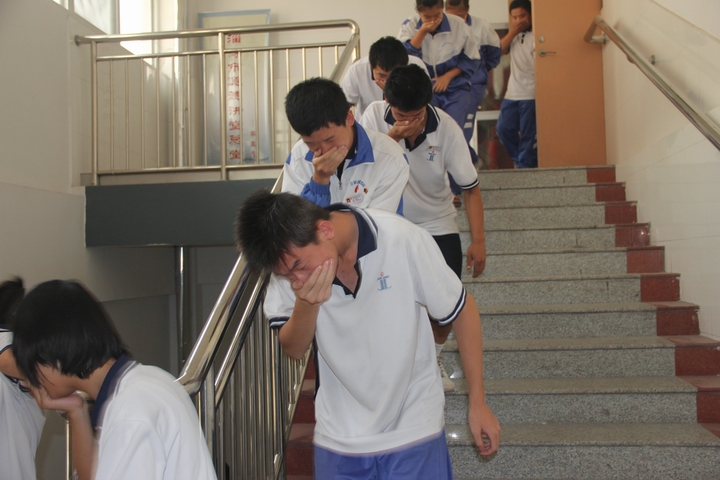 學(xué)校組織“國際減災(zāi)日”消防知識(shí)進(jìn)校園活動(dòng)