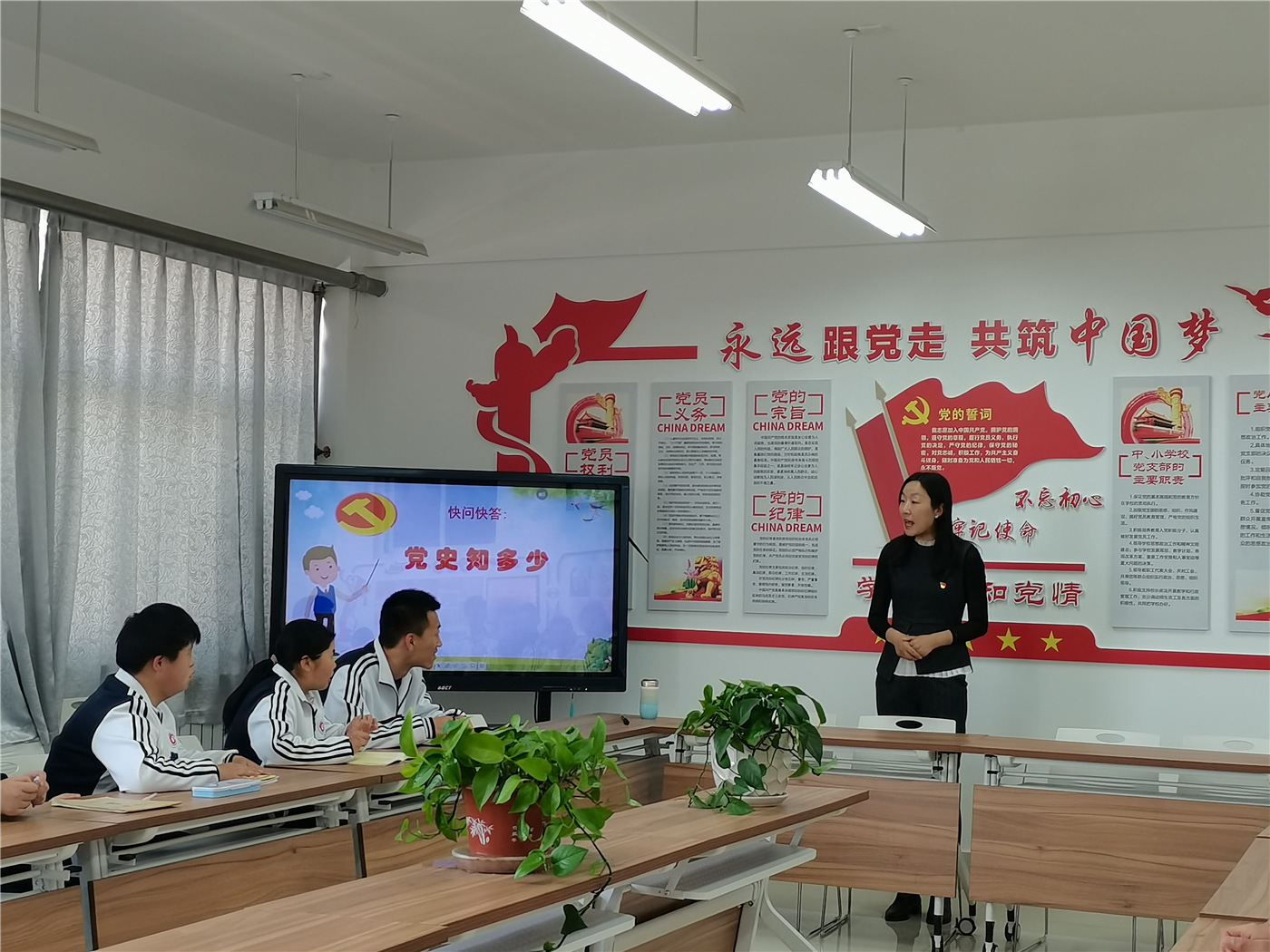 市特教中心組織開展“學(xué)黨史，感黨恩，永遠(yuǎn)跟黨走”主題教育活動