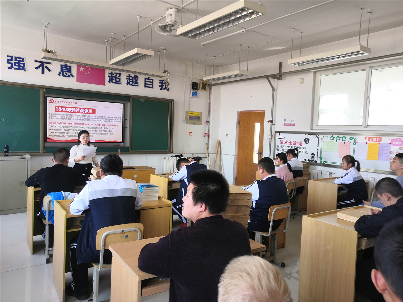 市特教中心組織開展“學(xué)黨史，感黨恩，永遠(yuǎn)跟黨走”主題教育活動