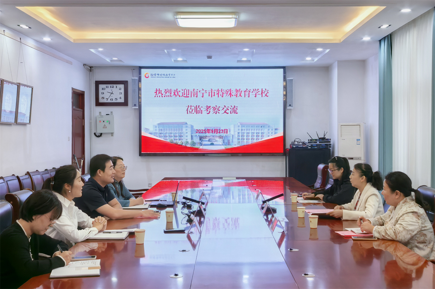 南寧市特教學(xué)校到淄博市特教中心考察交流